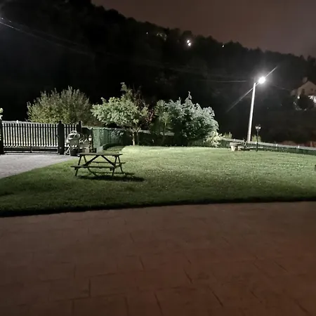 Yellow House منزل للإقامة *